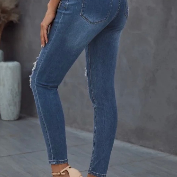 🎉HP Best in Jeans🎉 Distressed Skinny Jeans- * addt'l sizes added* - Picture 3 of 6
